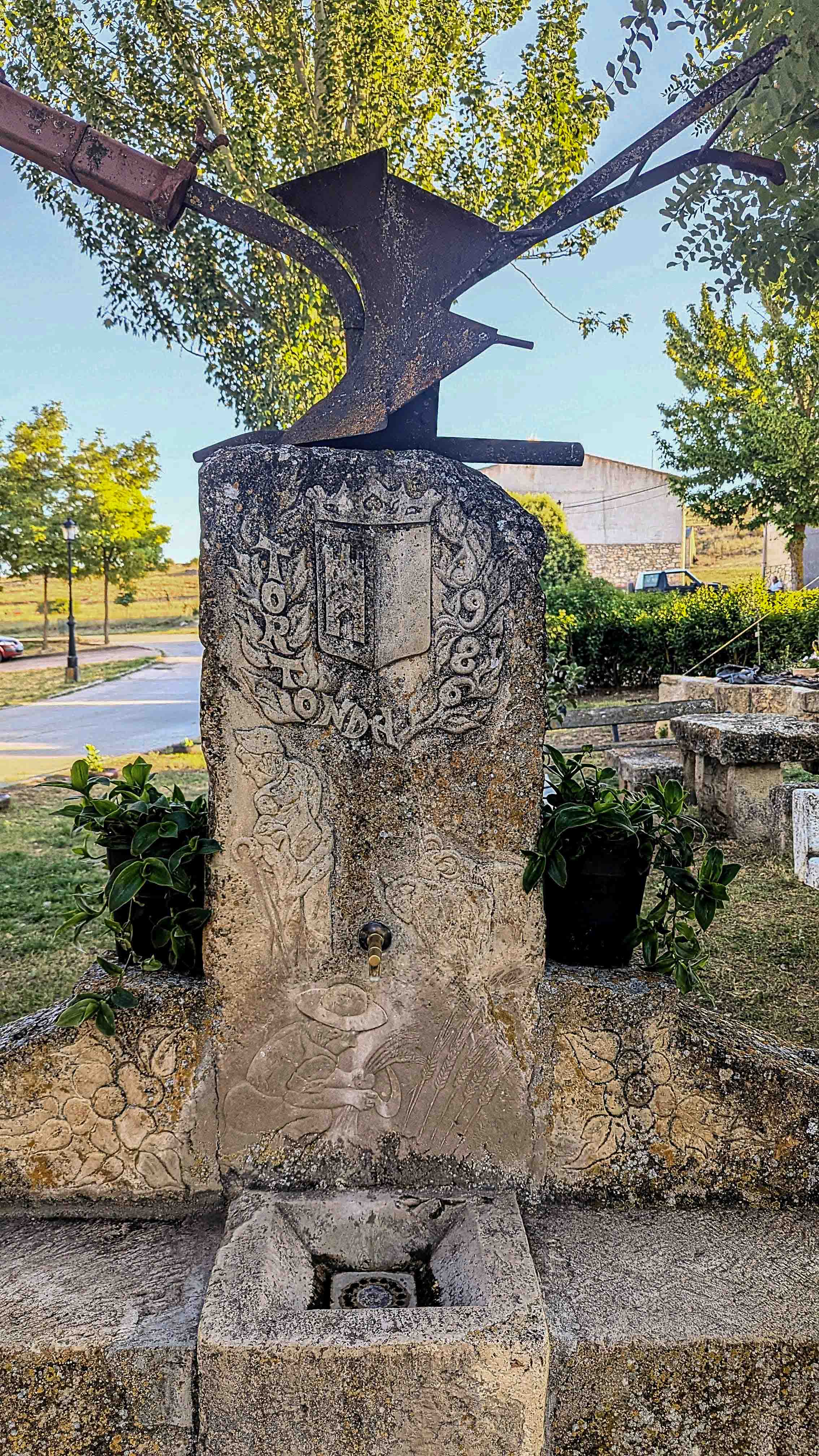 Fuente, obra de Benito Maín